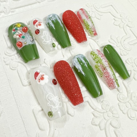 Powdered sugar plaster for Christmas